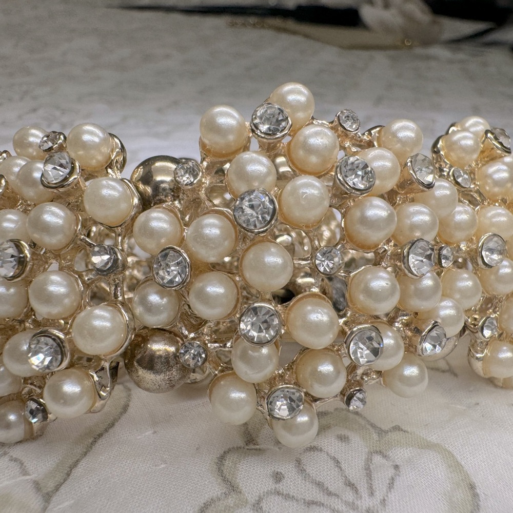 Pearl Fashion jewelry elastic bracelet.